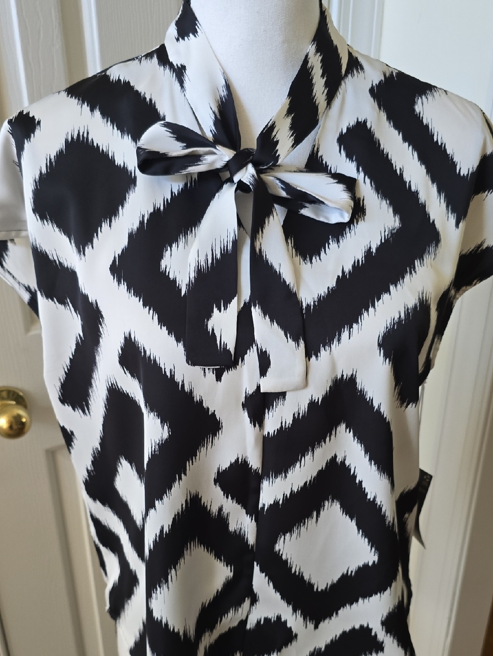 WORTHINGTON BRAND WOMEN'S PETITE PLUS BLACK AND WHITE ASYMMETRICAL TOP SIZE PXXL